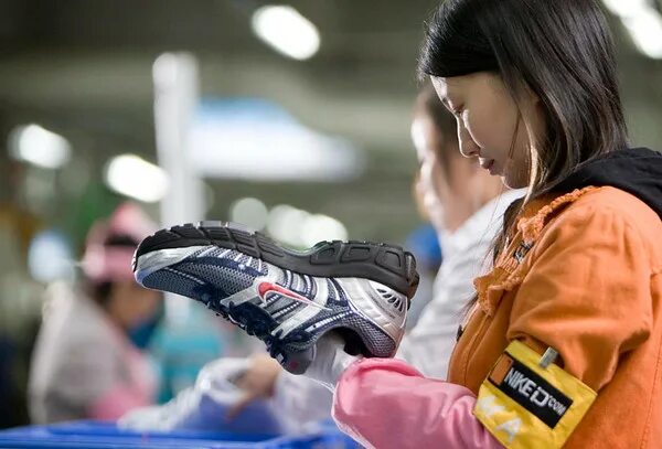 Кроссовки в бразилии. Своровал кроссовки. кроссовки бразилия. найк китай. nike производство.