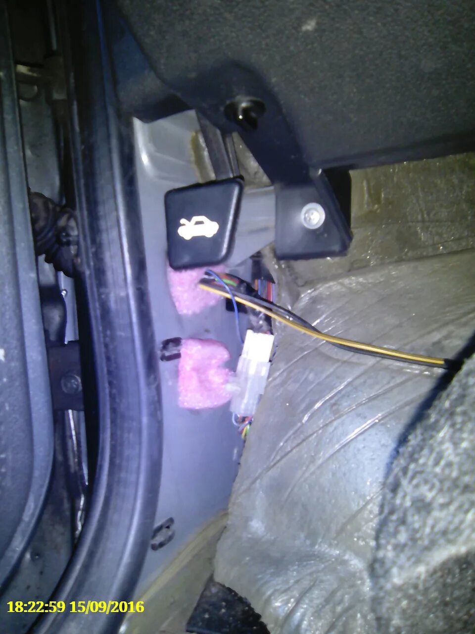 Мерзнет левая нога. Мерзнет левая нога. Дует в левую ногу на приоре. Доработка обогрева ног рено логан 2. Мерзнет левая нога.