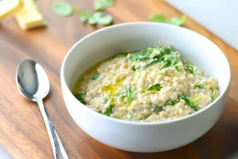 Кукурузная каша с пармезаном. Рецепт каши с сыром. Овсянка с сыром. Кукурузная каша с сулугуни. Рецепт каши с сыром.