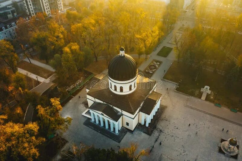 Кишинев республика молдова. Кафедральный парк Кишинев. Соборный парк Кишинев. Парк централ Молдова.