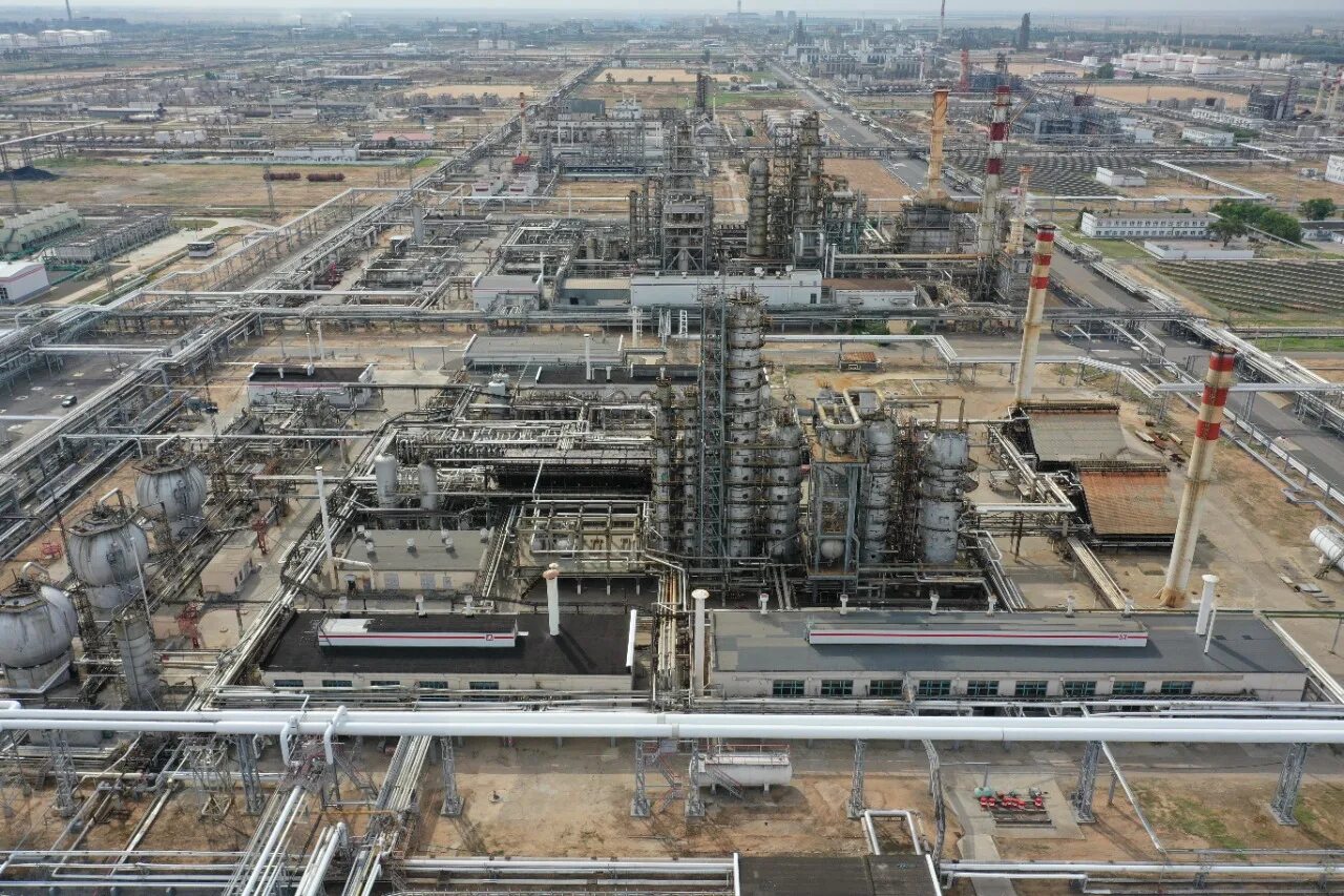 Карт завод волгоград. Волгоградский нефтеперерабатывающий завод. волгоградский нпз лукойл. лукойл волгоград нефтепереработка. завод лукойл волгоград.