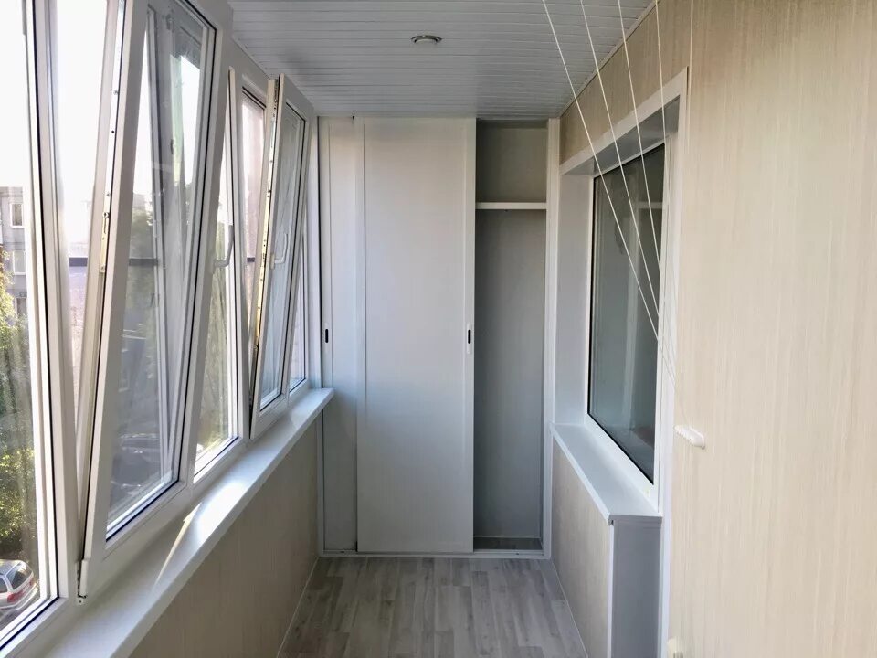 Застеклить лоджию 6 метров. Пластиковая лоджия 6 метров. Лоджия пластиковая 6 метров. Отделка лоджии. Пластиковый 6 метровый балкон.