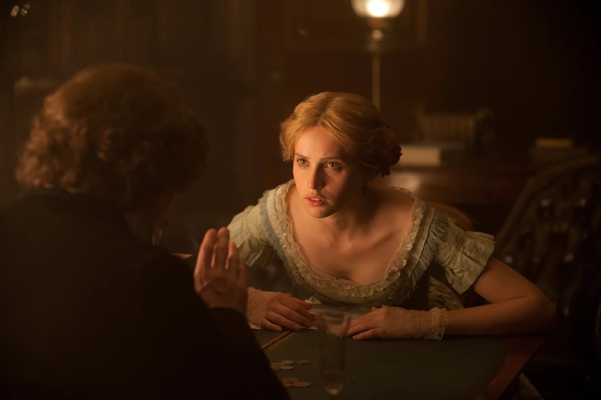 Approache. How women react to ripped men. The woman wants to find out details. Невидимая женщина (2013) (the invisible woman). A woman makes a plan.
