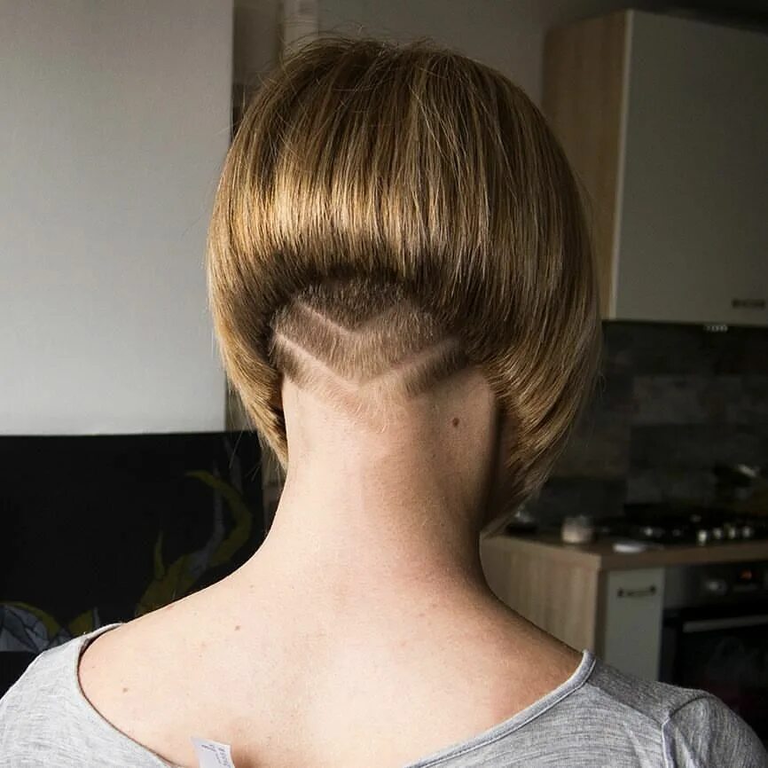 Каре выбритый затылок фото Pin by Tracy Burrows (Goins) on Hair Undercut hairstyles, Undercut long hair, Ha