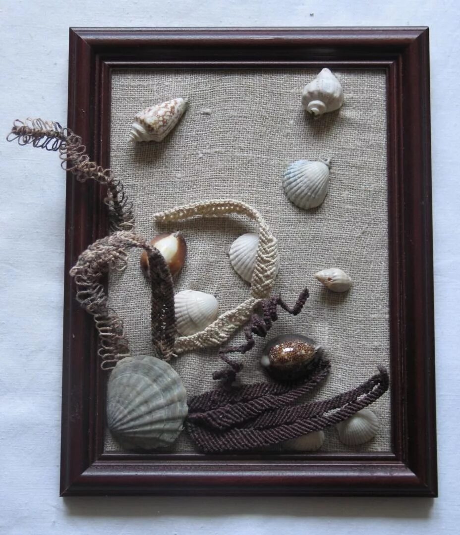 Панно из природного материала. Красивое панно из ракушек. Картины из ракушек. Из белых ракушек панно. Панно из ракушек и камней.