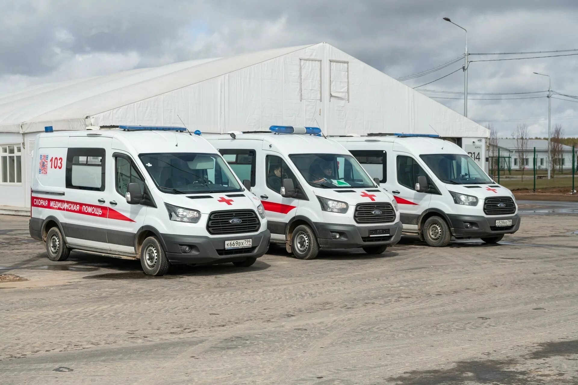 Машины скорой помощи в Москве. Современная машина скорой помощи. Новые автомобили скорой помощи. Скорая медицинская помощь Москва. Много скорых москва