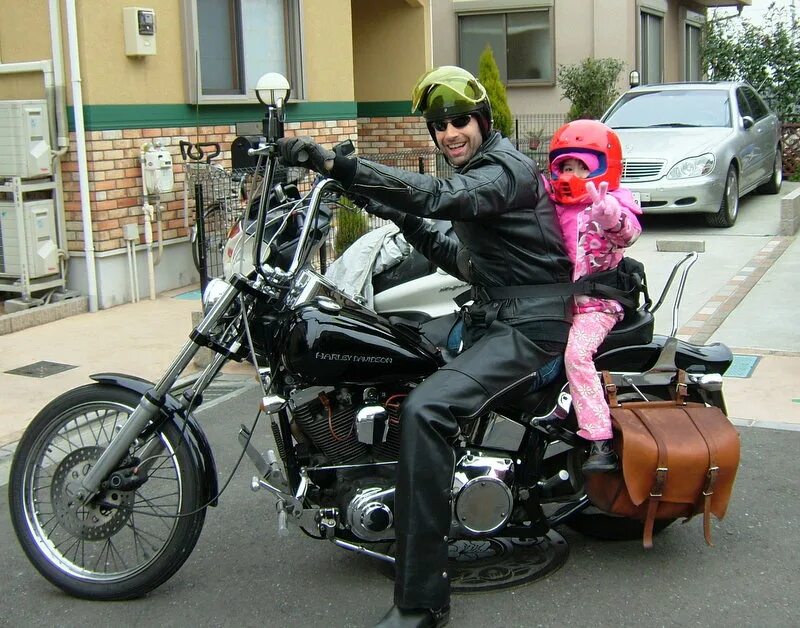 Жена байкера. Папа байкер. Папа мотоциклист. Байкер с дочкой.
