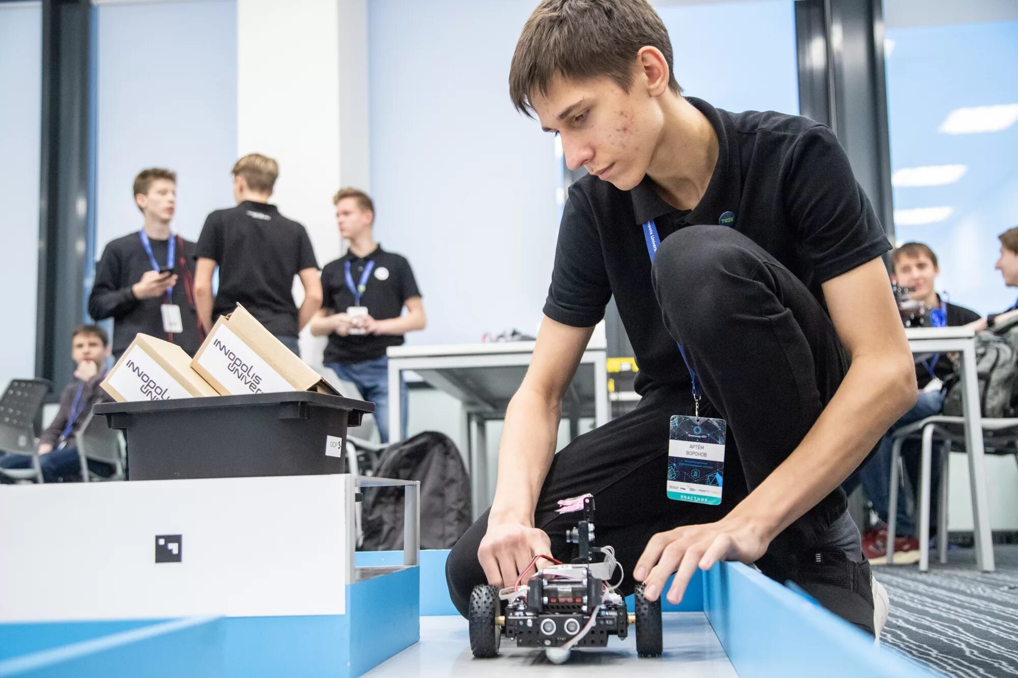 Мехатроника и робототехника профессии. Инженер робототехник. Робототехника фмл 239. Повышение квалификации по робототехнике. Курсы квалификации робототехника.