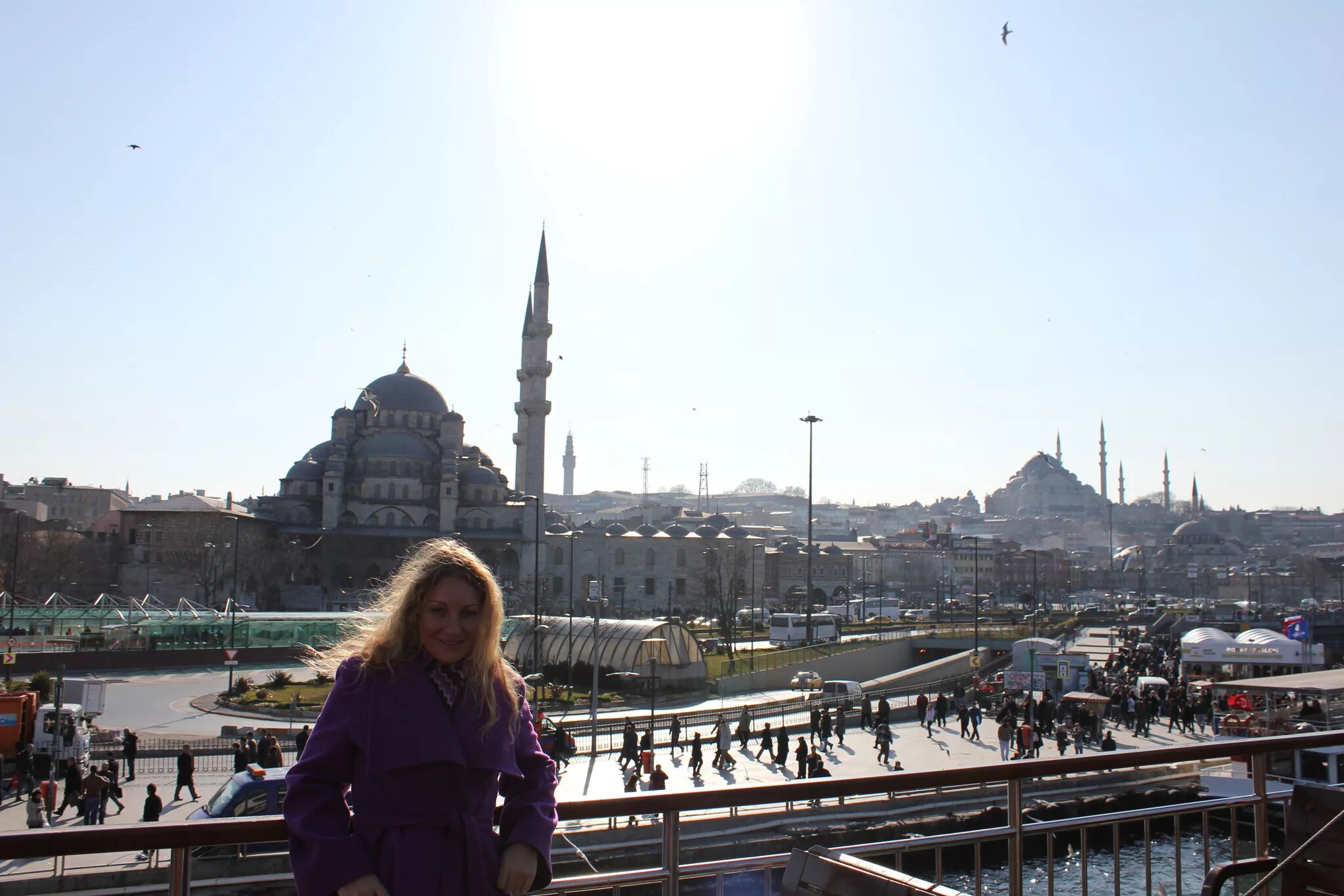Стамбул в марте. Фотосессия в марте в Стамбуле. Стамбул в марте для туриста. Стамбул в апреле девушки. Стамбул погода в марте 2024 года