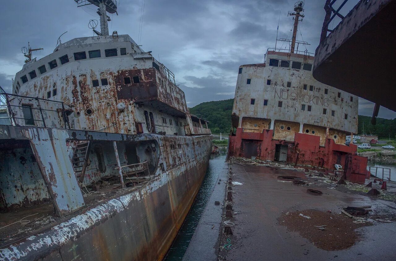 30 day of ship. Танкер Егорлык. Кладбище кораблей Петропавловск Камчатский. Авачинская бухта кладбище кораблей. Кладбище кораблей на Стейтен Айленд.