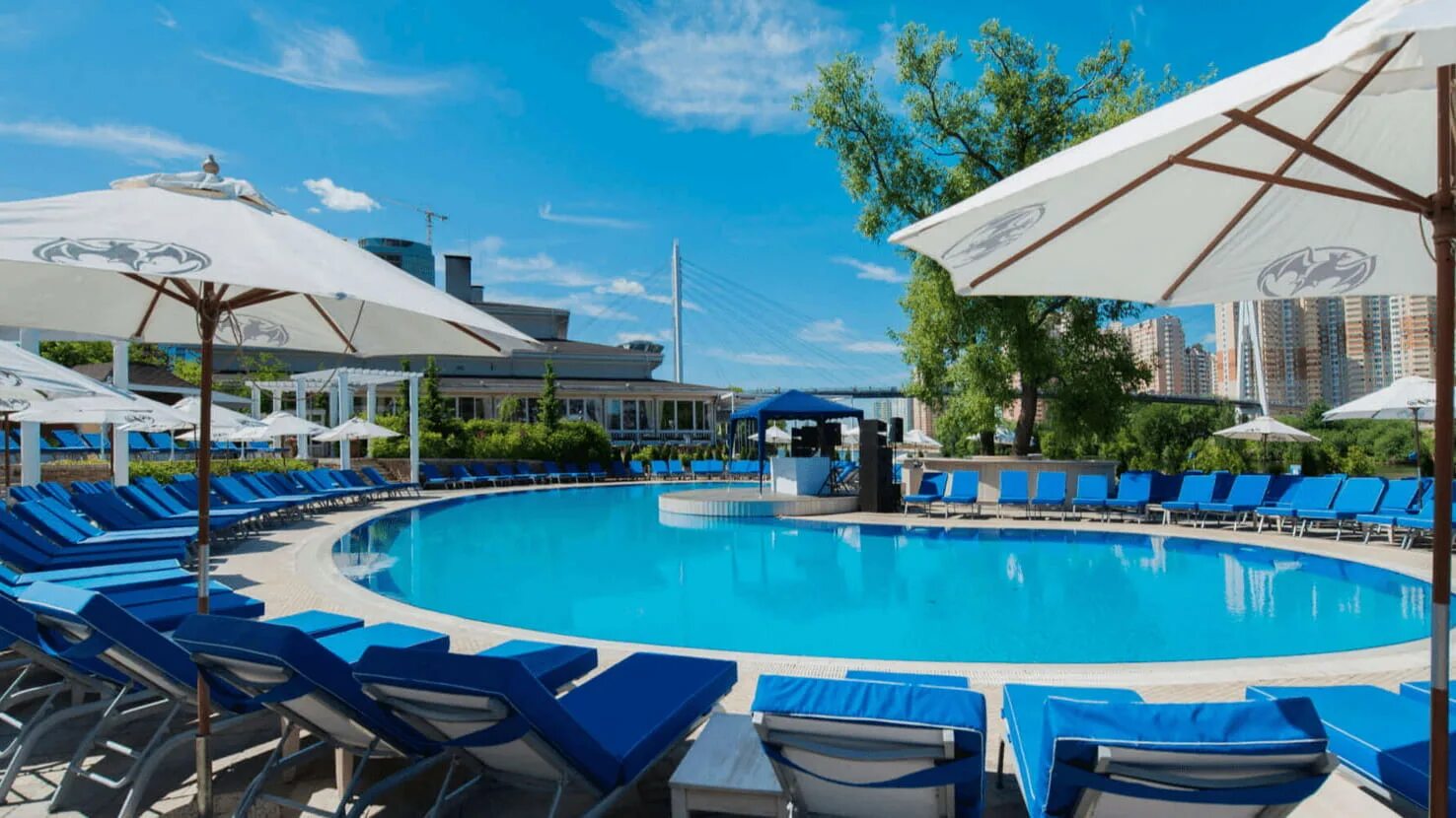 Бассейны в москве речной. Открытый бассейн северный речной вокзал. Открытый бассейн речной вокзал. Парк северного речного вокзала пляж. Северный речной вокзал бассейн.