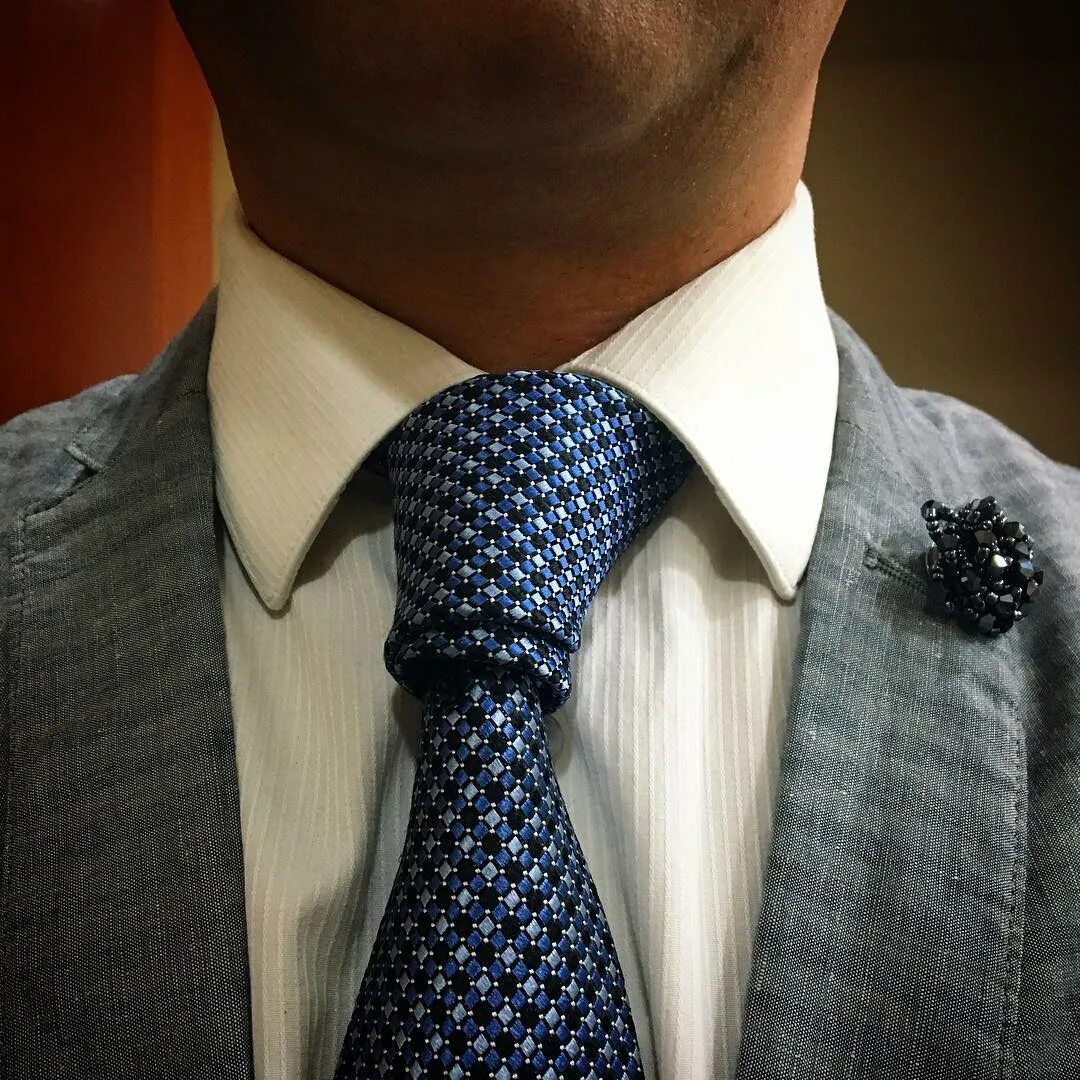 Узел Ван вейк для галстука. Галстучный узел Тринити. Узлы для галстуков. Современные галстуки.