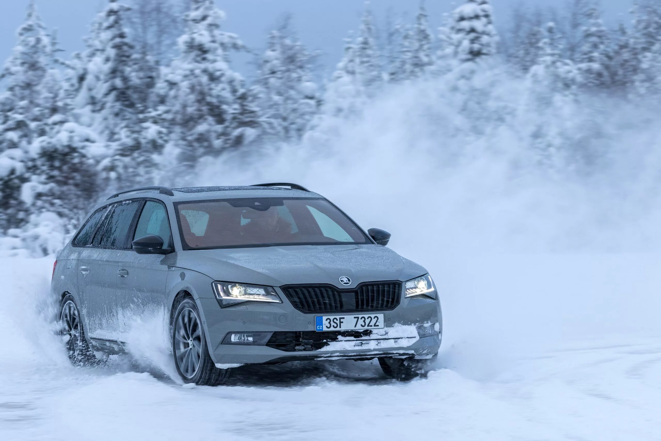 Шкода суперб полный привод. Škoda Superb Combi 4x4 Sportline. Шкода Суперб универсал полный привод. Шкода Суперб универсал 4х4 2021. Суперб 2021 универсал полный привод.