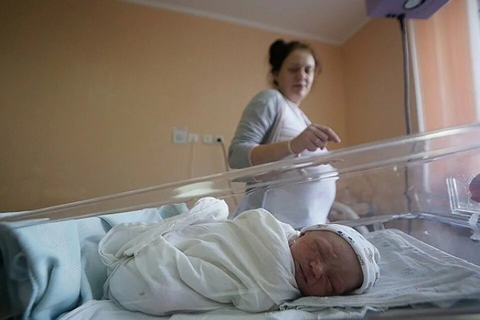 Рожала 1993. Палата новорожденных в роддоме. Палата с новорожденными детьми.