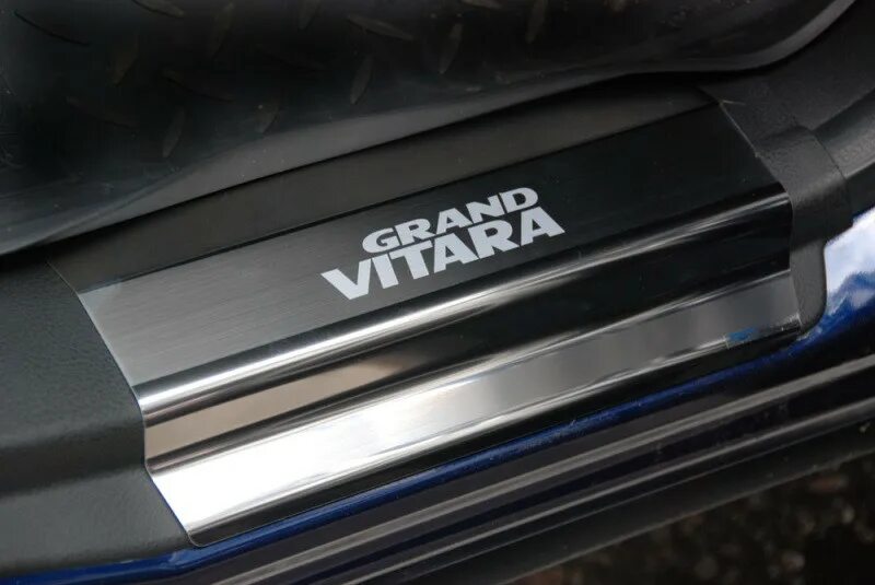 (nataniko). Накладка на бампер suzuki grand vitara с 2005 г. Накладка порога сузуки гранд витара 2011. Накладки на пороги сузуки сх4 хэтчбек 2011. Наклейки на пороги сузуки.