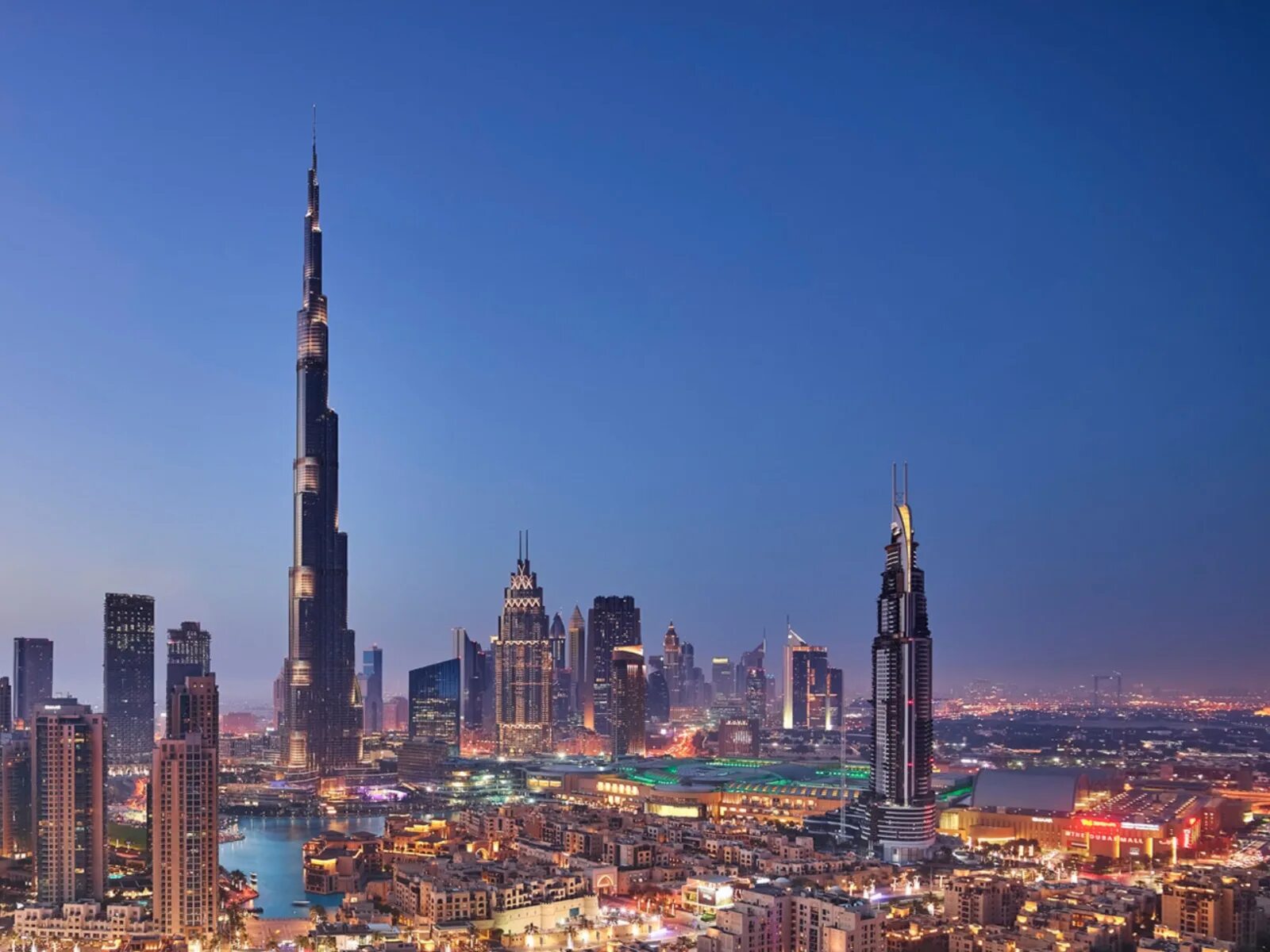 Халиф здание в дубае. Бурдж-Халифа Дубай. Башня Халифа в Дубае. Небоскрёб Бурдж-Хали́фа (Дубай). Дубай здание Бурдж Халифа.