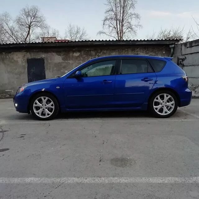 Колеса мазда 3 бк. Mazda 3 2006 r17. Мазда 3 БК r17. Мазда 3 БК хэтчбек на снежинках r16. Mazda 3 r17 225/50.