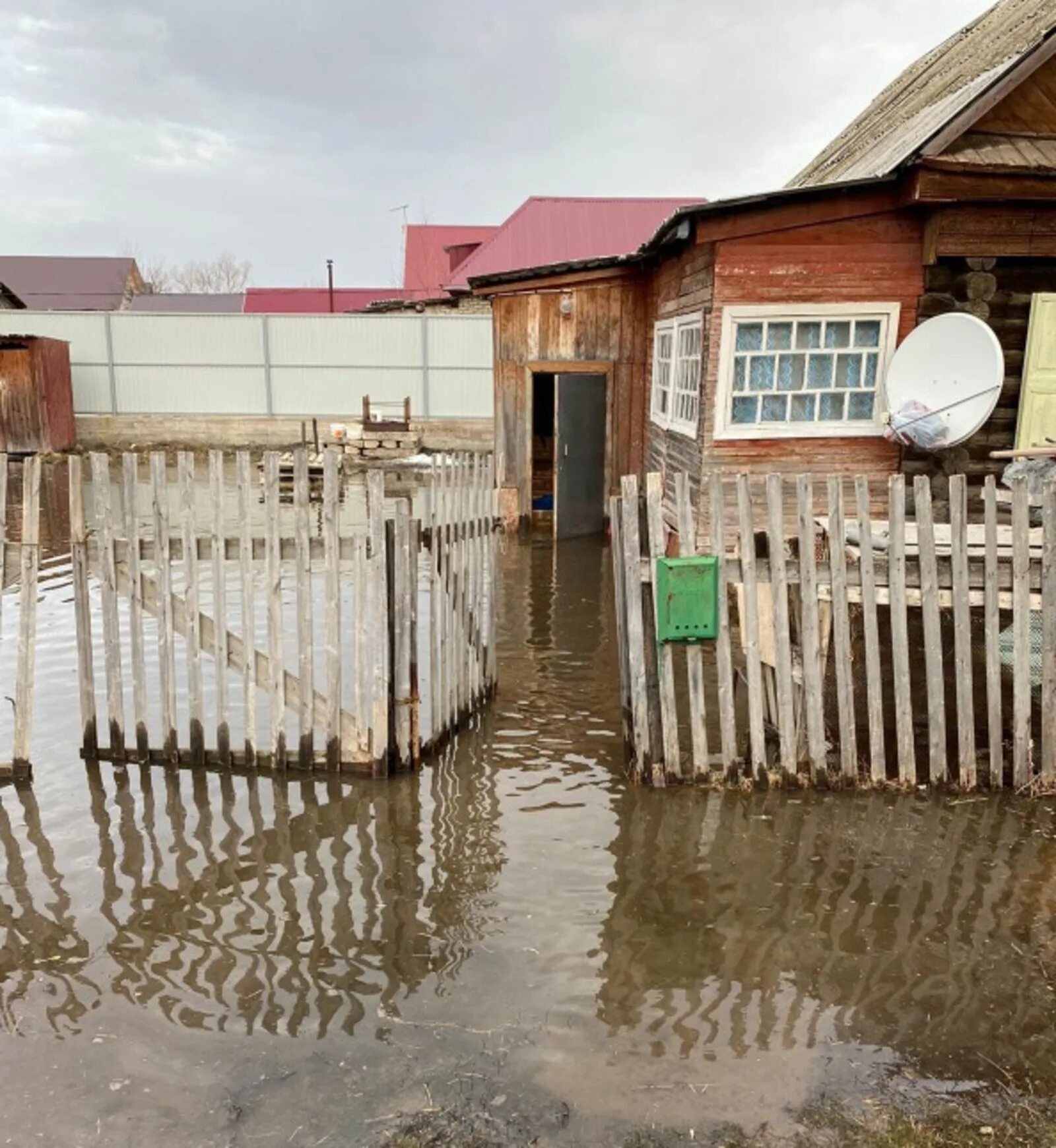 Паводок летом. Подтапливаемые территории. Подтопления. Подтопление домов. Затопление территории.