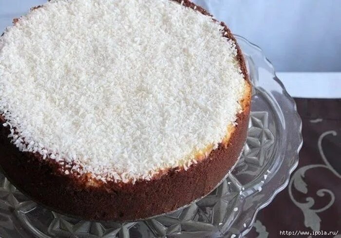 Кокосовый чизкейк без выпечки. Торт с кокосовой стружкой. Пирог с кокосовой стружкой. Украшение торта кокосовой стружкой. Реклама пироги на заказ картинка.