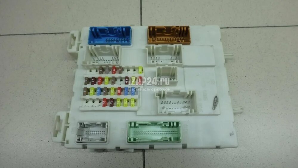 Предохранители форд купить. Блок силовых предохранителей Форд фокус 3. Блок предохранителей Ford Focus 1. Салонный блок предохранителей Форд фокус 3. Focus 2 предохранитель 108.