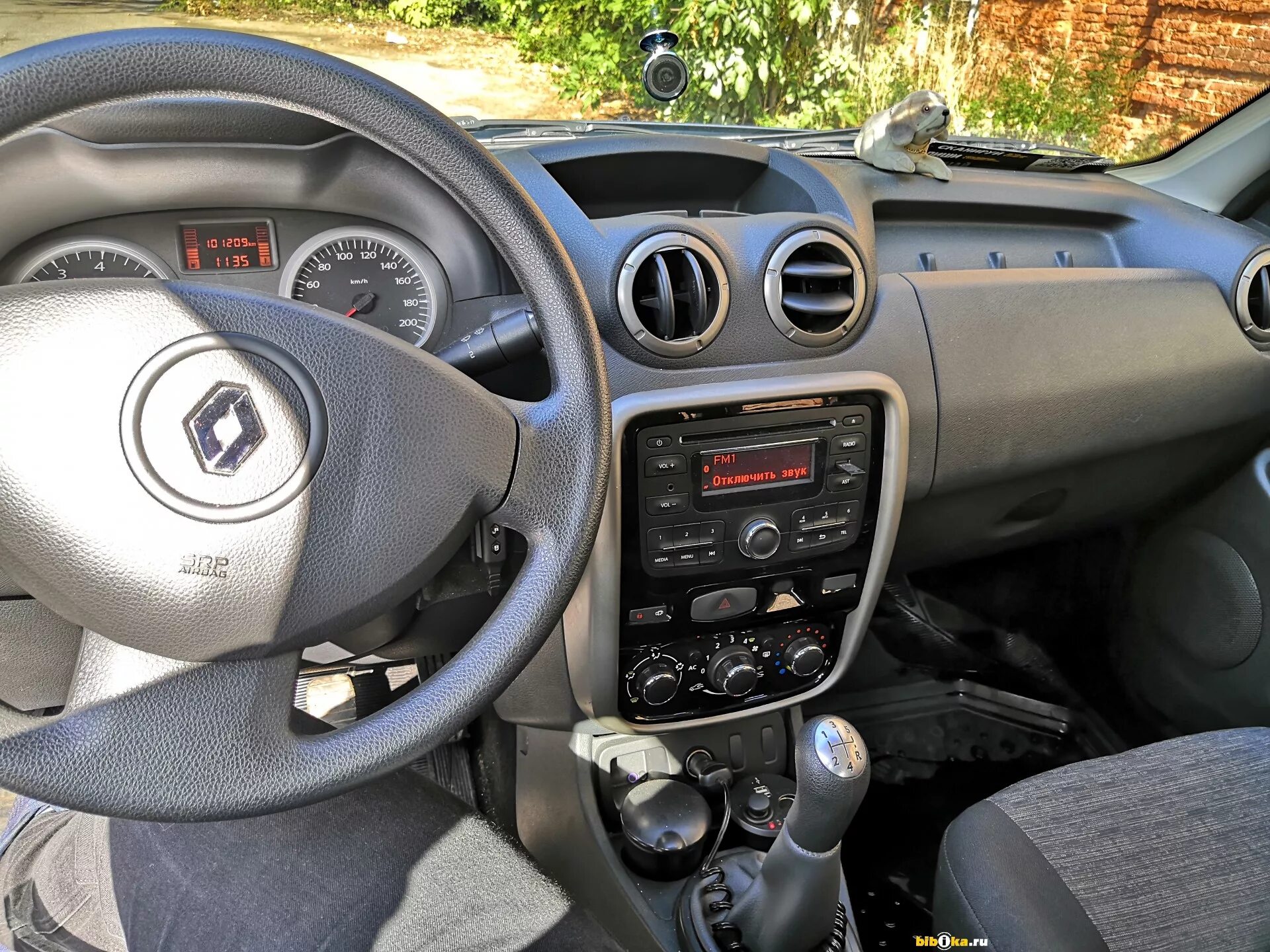 Renault duster 2014 год. Renault Duster 1. Рено Дастер 2014 салон. Renault Duster 1 Interior. Renault Duster 2010 салон.