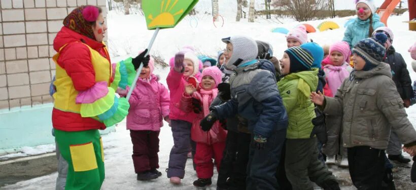 Зимний день здоровья в детском саду. День здоровья зимой. День здоровья на улице зимой. День здоровья игровая программа на улице.