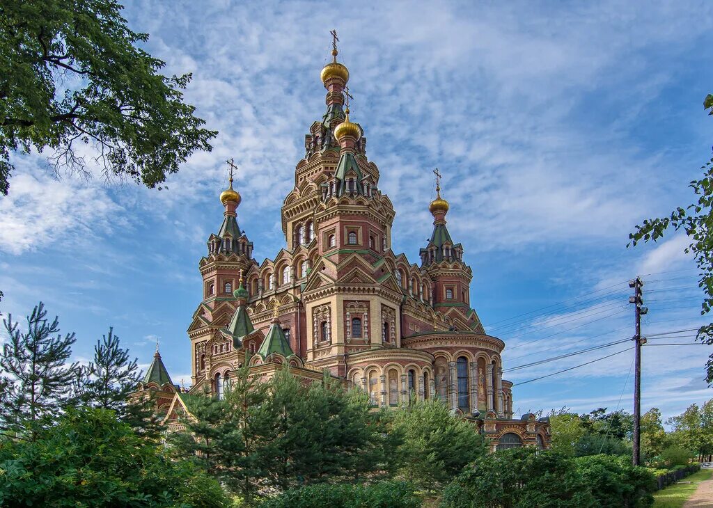 Петергоф дворцовая церковь. Петропавловский собор петергоф. Храм святых апостолов петра и павла в санкт-петербурге. Собор петра и павла санкт-петербург в петергофе. Храм петра и павла в петергофе настоятели.