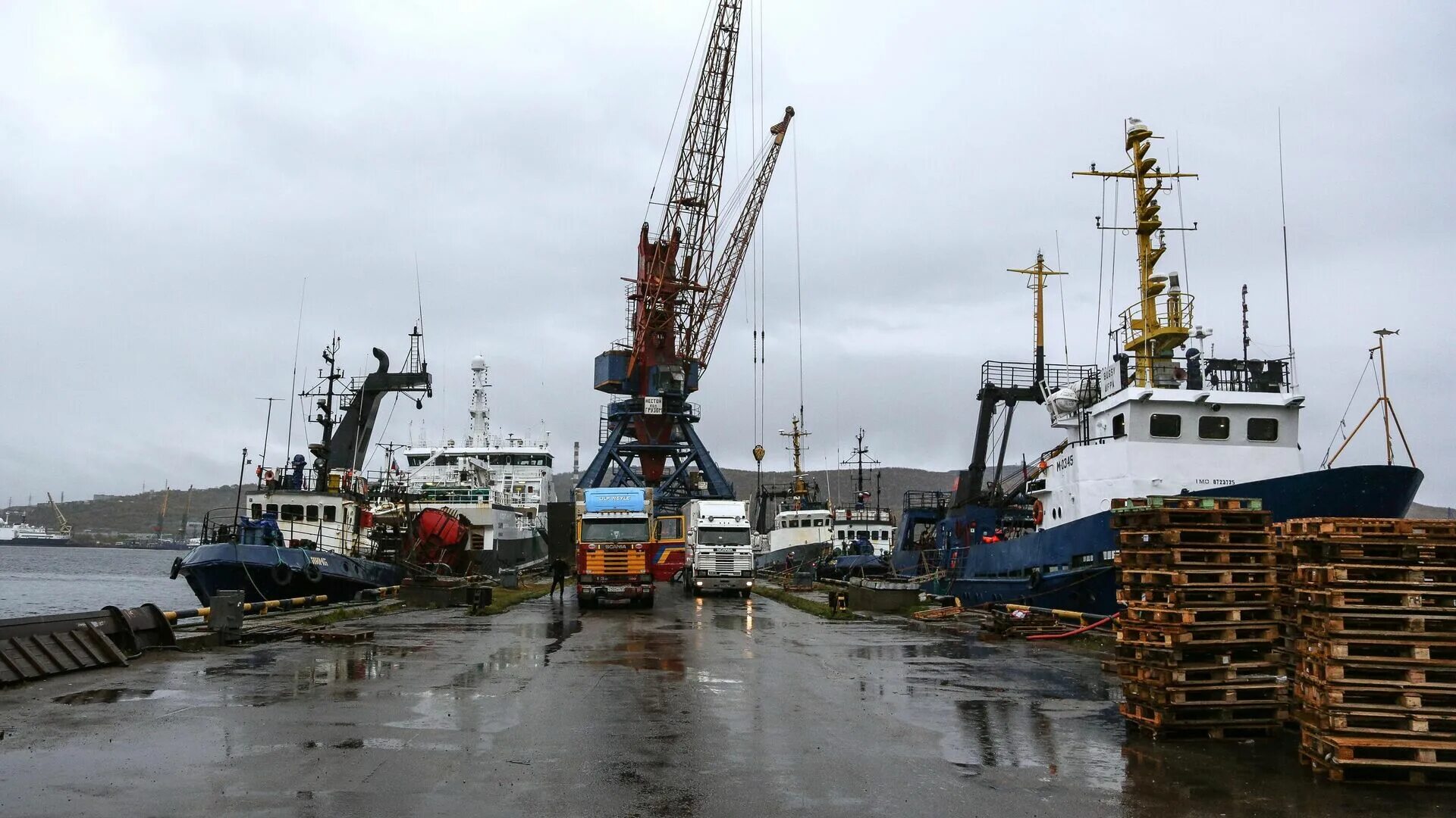 Приход судов в порт. 10 Причал рыбный порт Мурманск. Рыбный порт Мурманск 42 причал. Рыбный порт Мурманск 17 причал. Новый порт.