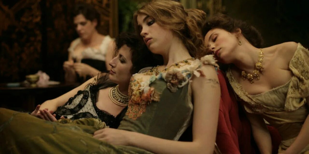 Bordel de. Дом терпимости / l'apollonide (2011). Кабаре бар. Бордель. Комната в борделе.