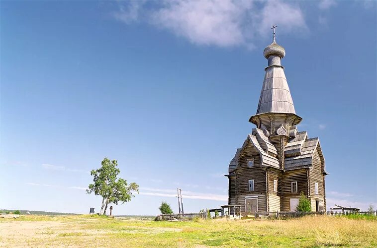 Успенская Церковь в Варзуге. Храм Успения Пресвятой Богородицы в Варзуге Мурманской области. Успенская Церковь села Варзуга. Успенская Церковь в селе Варзуга.