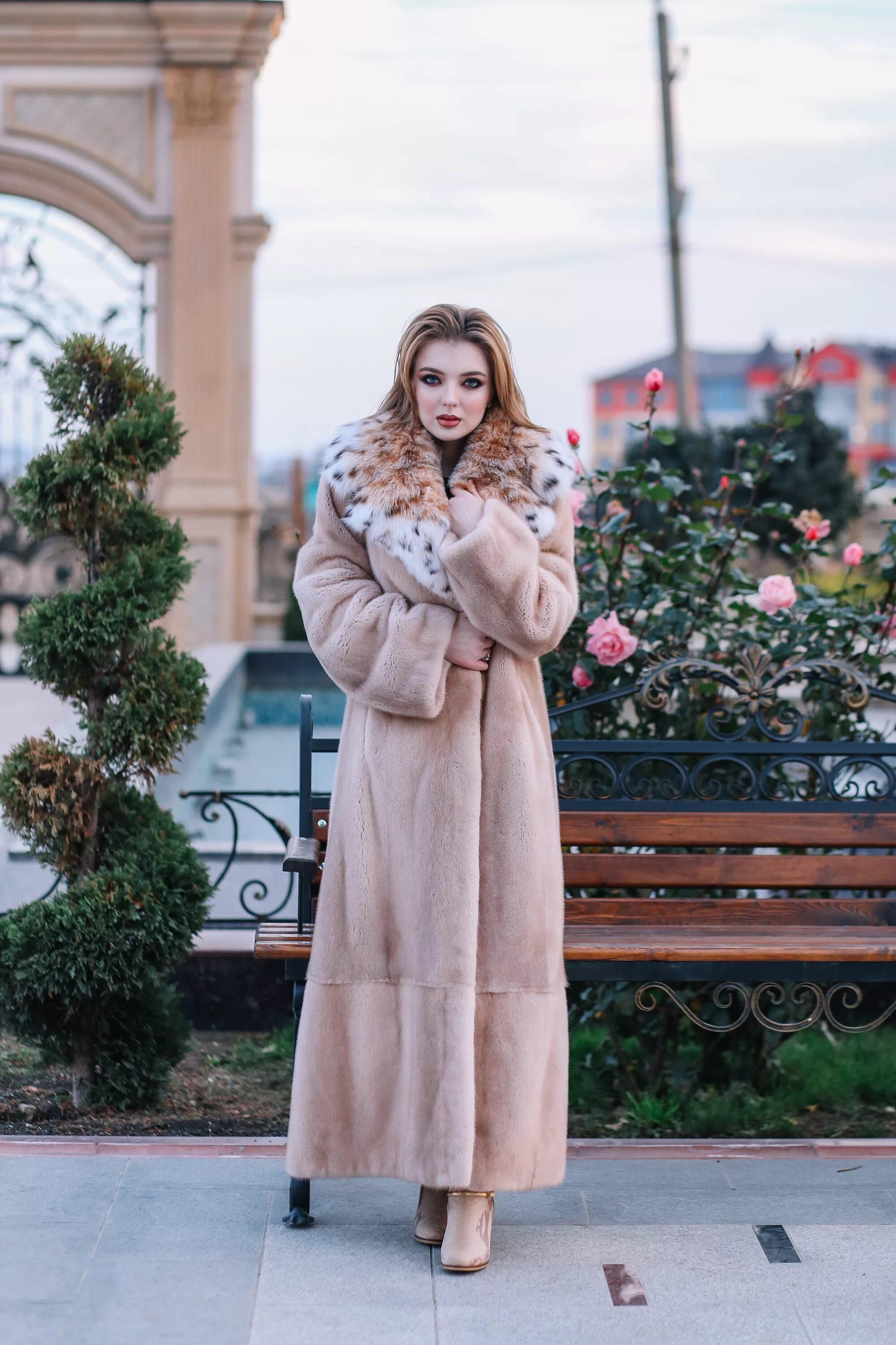 Шубы в хасавюрте. Шубка в хасавюртовский дива. Шуба из свакары. Меховое пальто. Шубы в хасавюрте.