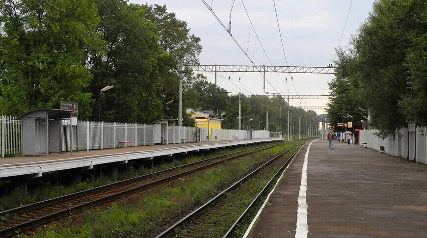 Ленинский проспект старый петергоф электрички сегодня. Станция старый петергоф. жд станция старый петергоф. вокзал жд станция старый петергоф. станция петергоф вокзал.