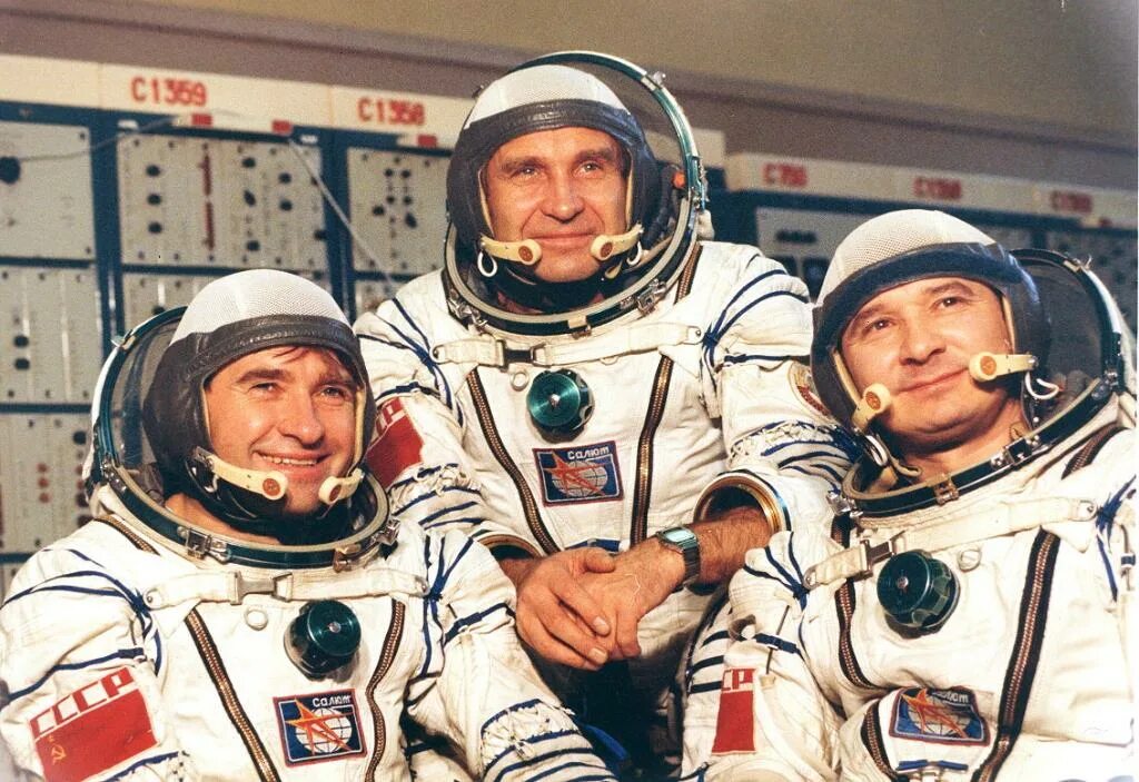 Первые 5 советских космонавтов. Стартовал пилотируемый космический аппарат «Союз т-3».