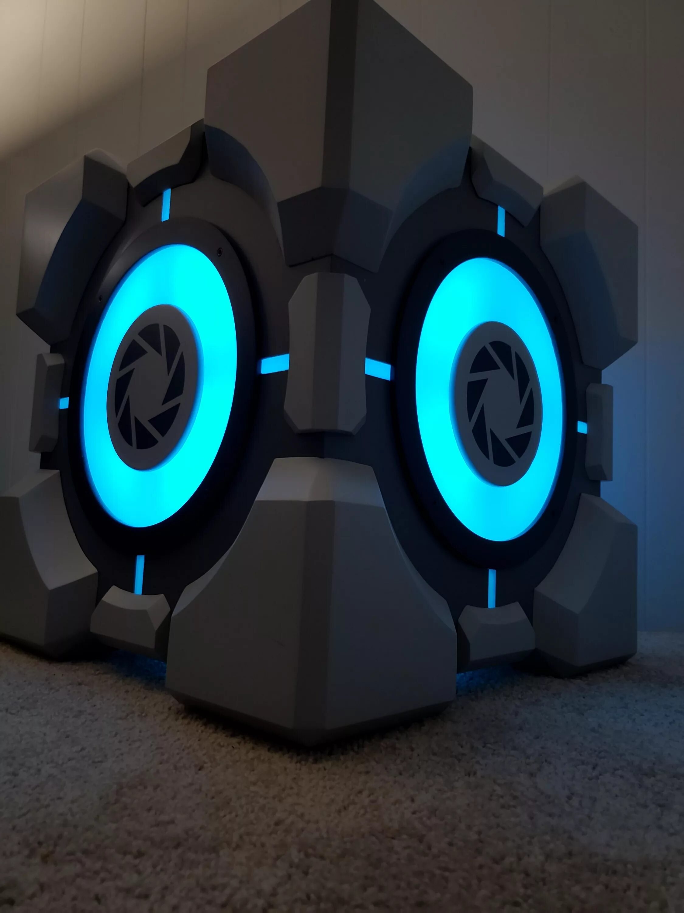 Portal 2 куб. Кубик из Portal 2. Куб компаньон Portal 2. Portal 1 Cube.