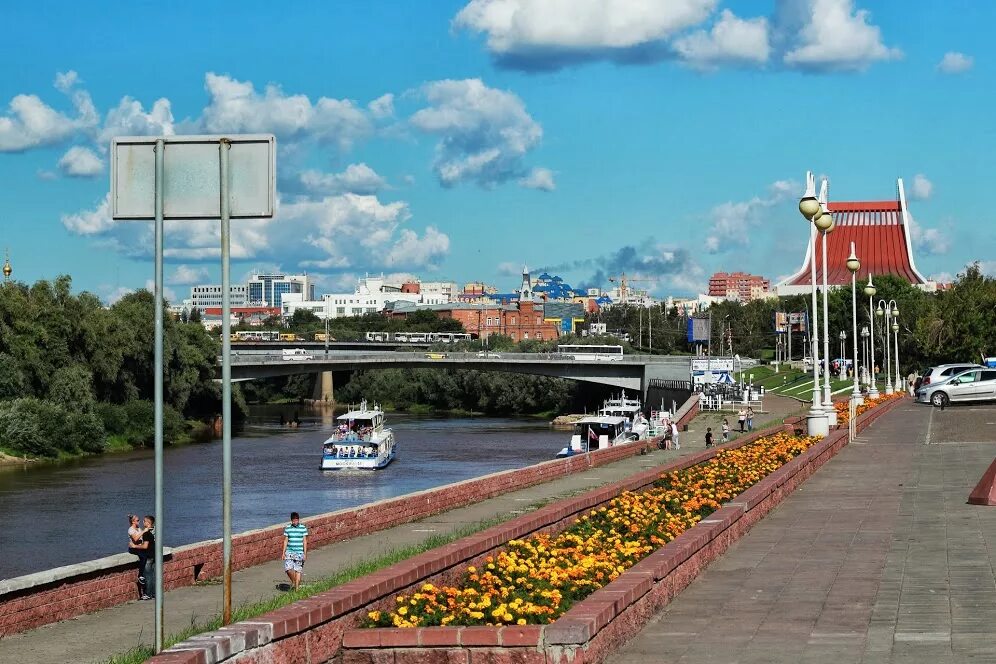 Сколько будет лет омску. Омск летом. Омск центр города улицы Иртышская набережная. Солнечный город Омск. Омск фото.