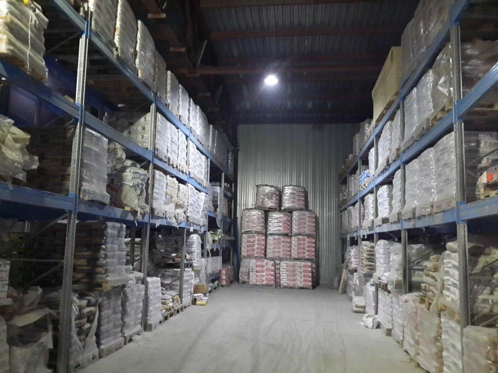 Гигант строй кемерово. Склад магазин стройматериалов. Логотип строительной компании. Гигант строй новокузнецк. База стройматериалов.