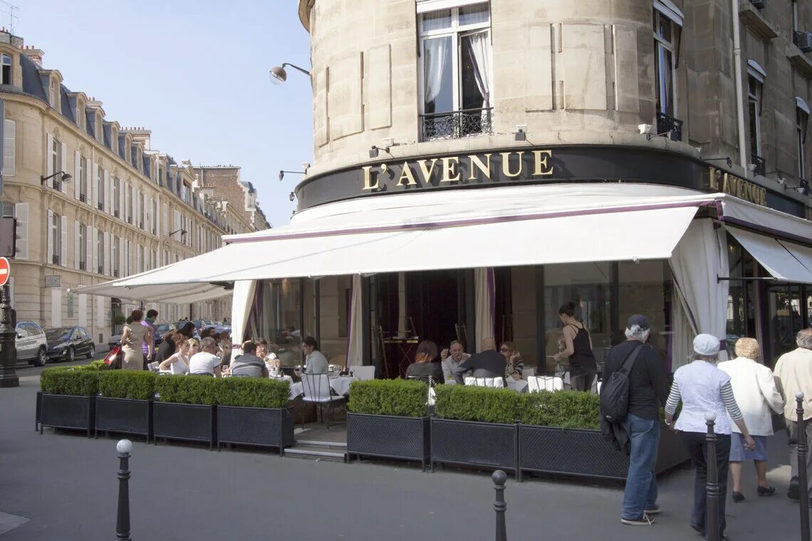 Авеню монтень париж. Avenue montaigne. Проспект монтеня. Avenue montaigne. Авеню монтень.