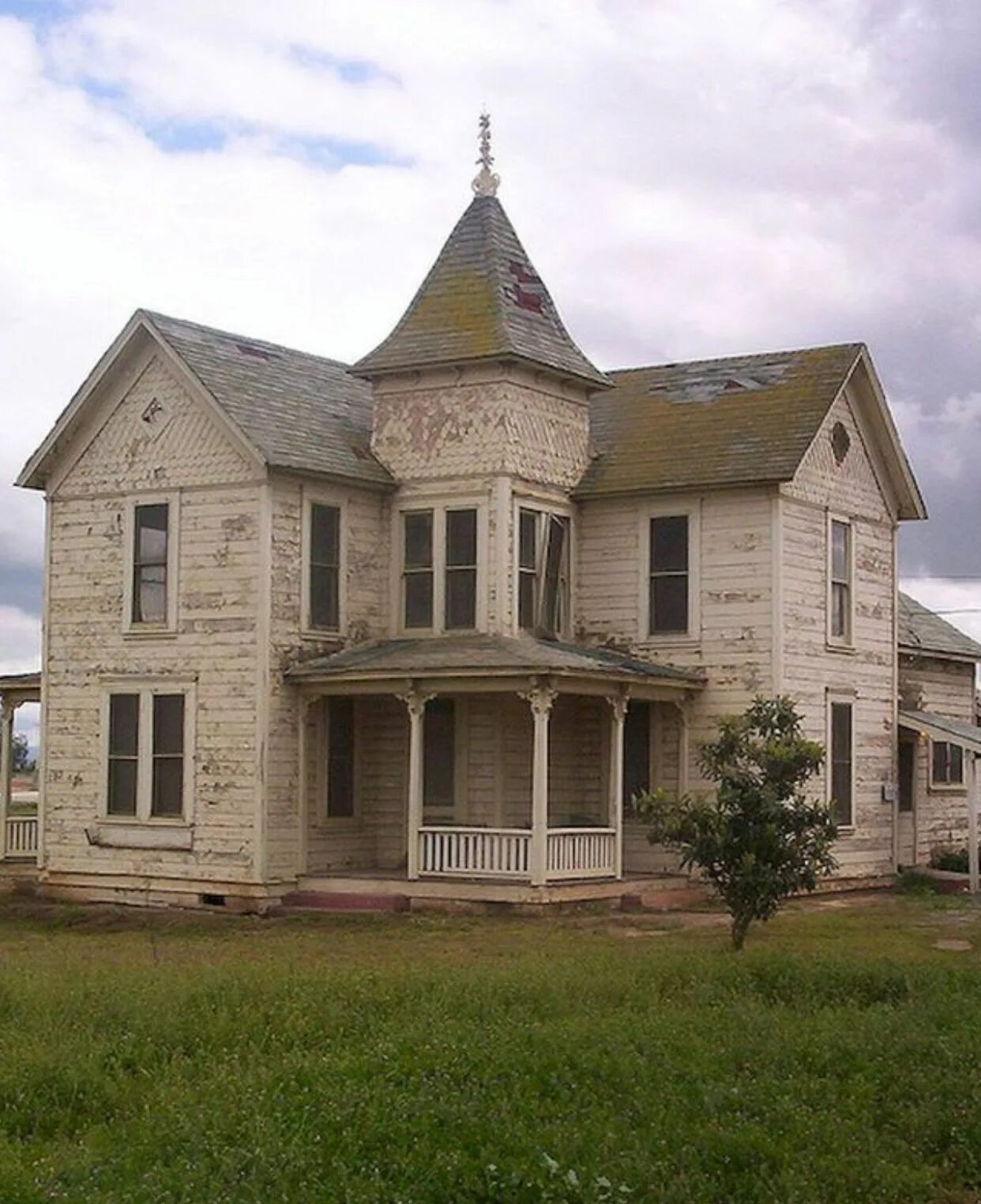 House of way. Невысокие винтажные здания. old victorian house plans. old victorian farm house. victorian mansion playhouse.