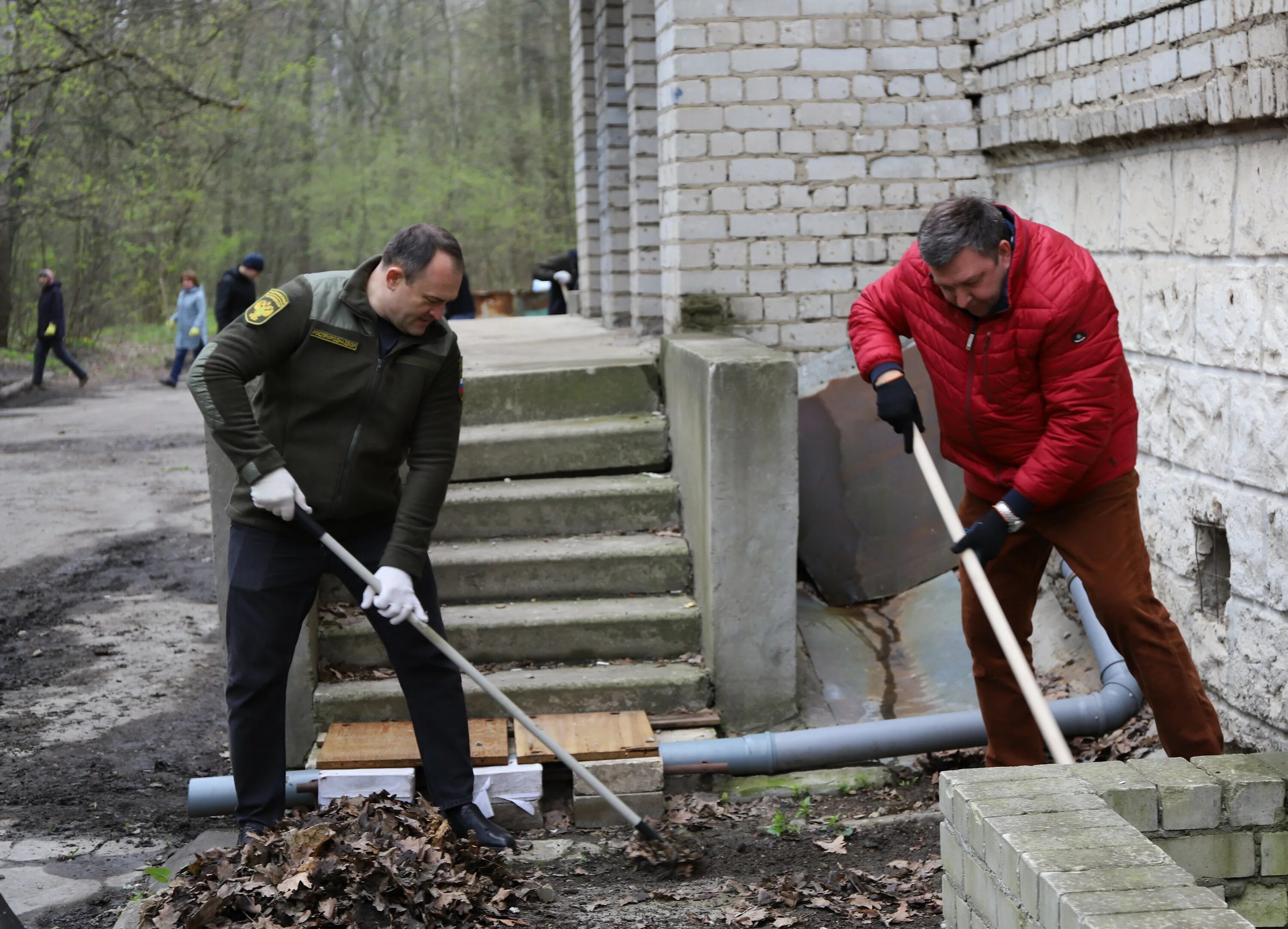 Росприроднадзор 2023. Росприроднадзор логотип. Уборка территории. Фото выброса столба нефти. Федеральная служба по надзору в сфере природопользования.