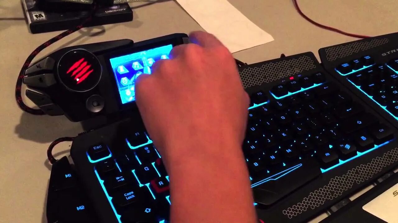 Человек супер клавиатура. Клавиатура mad catz s.t.r.i.k.e.7. mad catz cyborg v.7. mad catz strike 7. клавиатура cyborg v 7 keyboard.