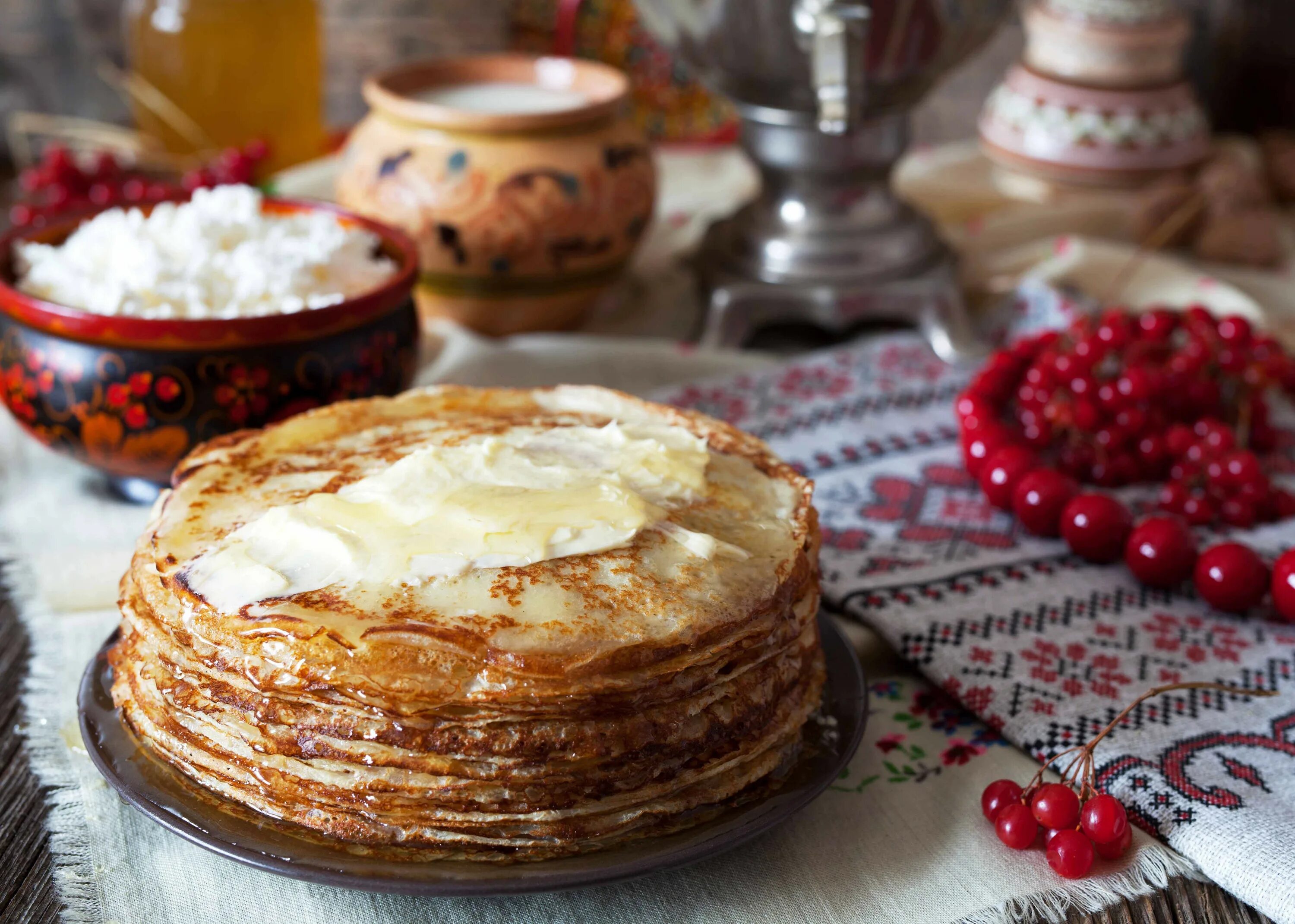 Русская кухня. Блины традиционное русское блюдо. Традиционные блюда на Масленицу. Масленица. Блины.