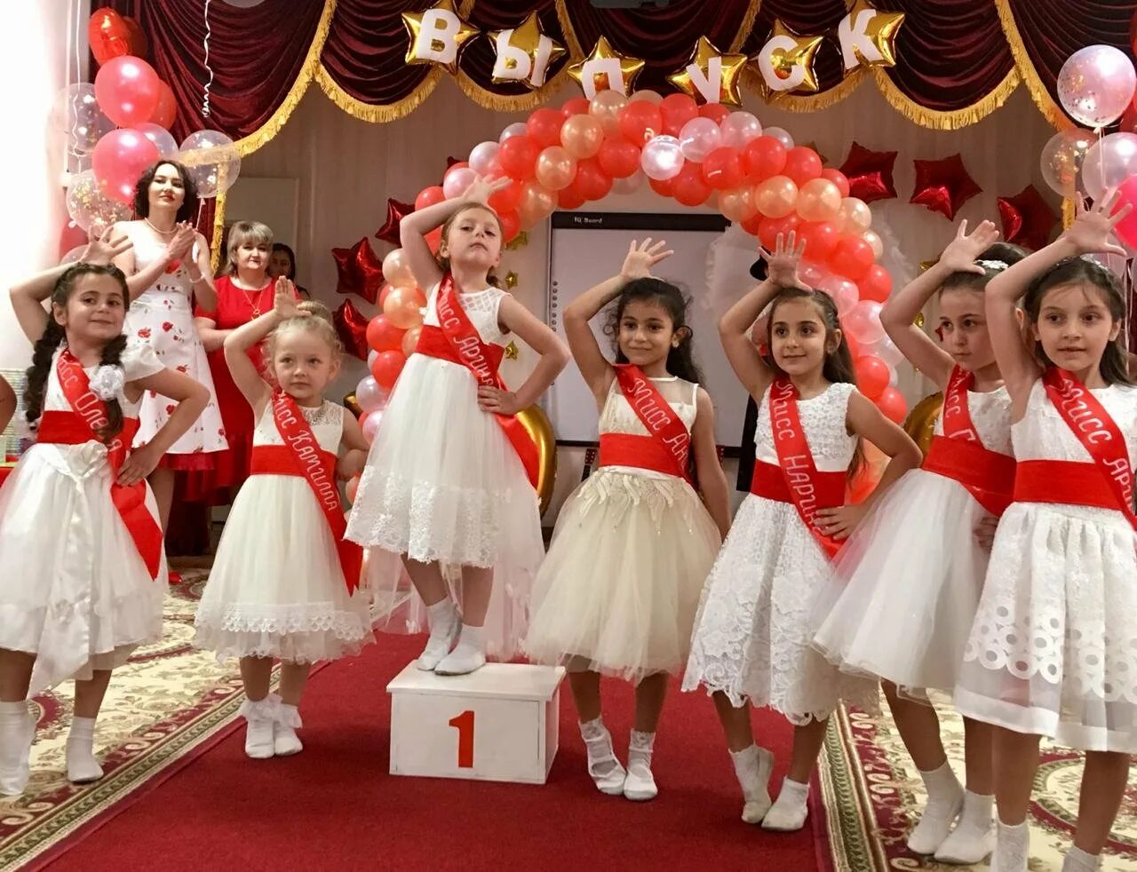 дети на выпускном в детском саду. выпускной втдетском спду. выпускной в детском саду в стиле. варианты выпускного в детском саду. варианты выпускного в детском саду.