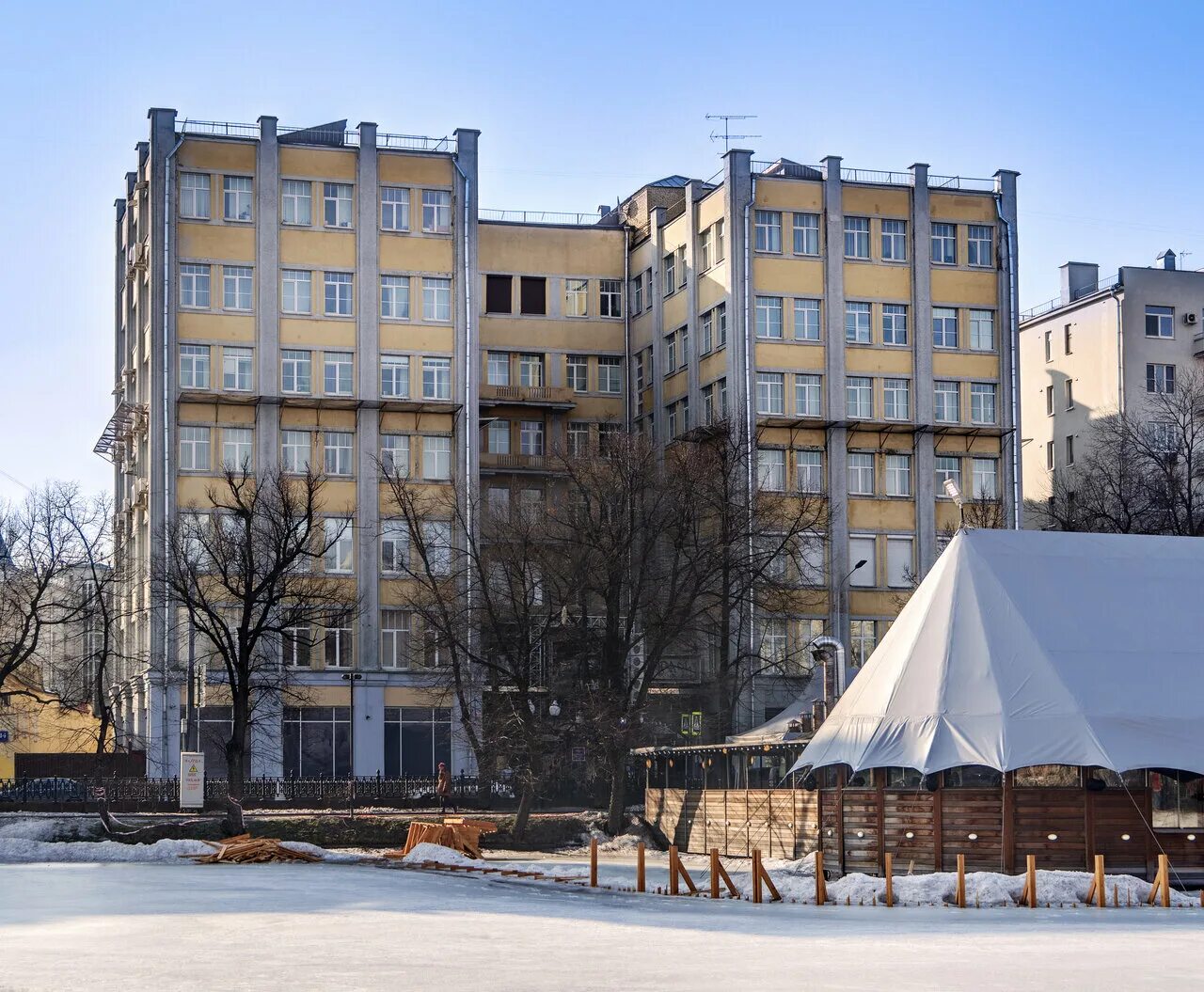 конструктивизм чистопрудный бульвар кожсиндиката. бульвар чистые пруды 12ас. чистопрудный бул 12а стр 1. чистопрудный бульвар 12а ст1. здание кожсиндиката на чистопрудном бульваре.