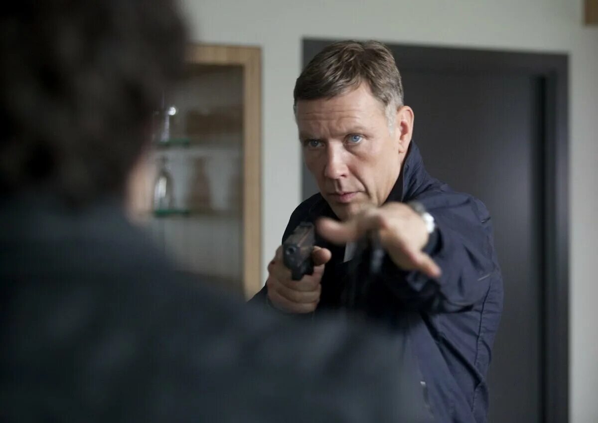 (2012). агент хамилтон 2. агент хамилтон: похищенная фильм 2012. агент хамилтон похищенная фильм 2012 кадры. похищение 2012.