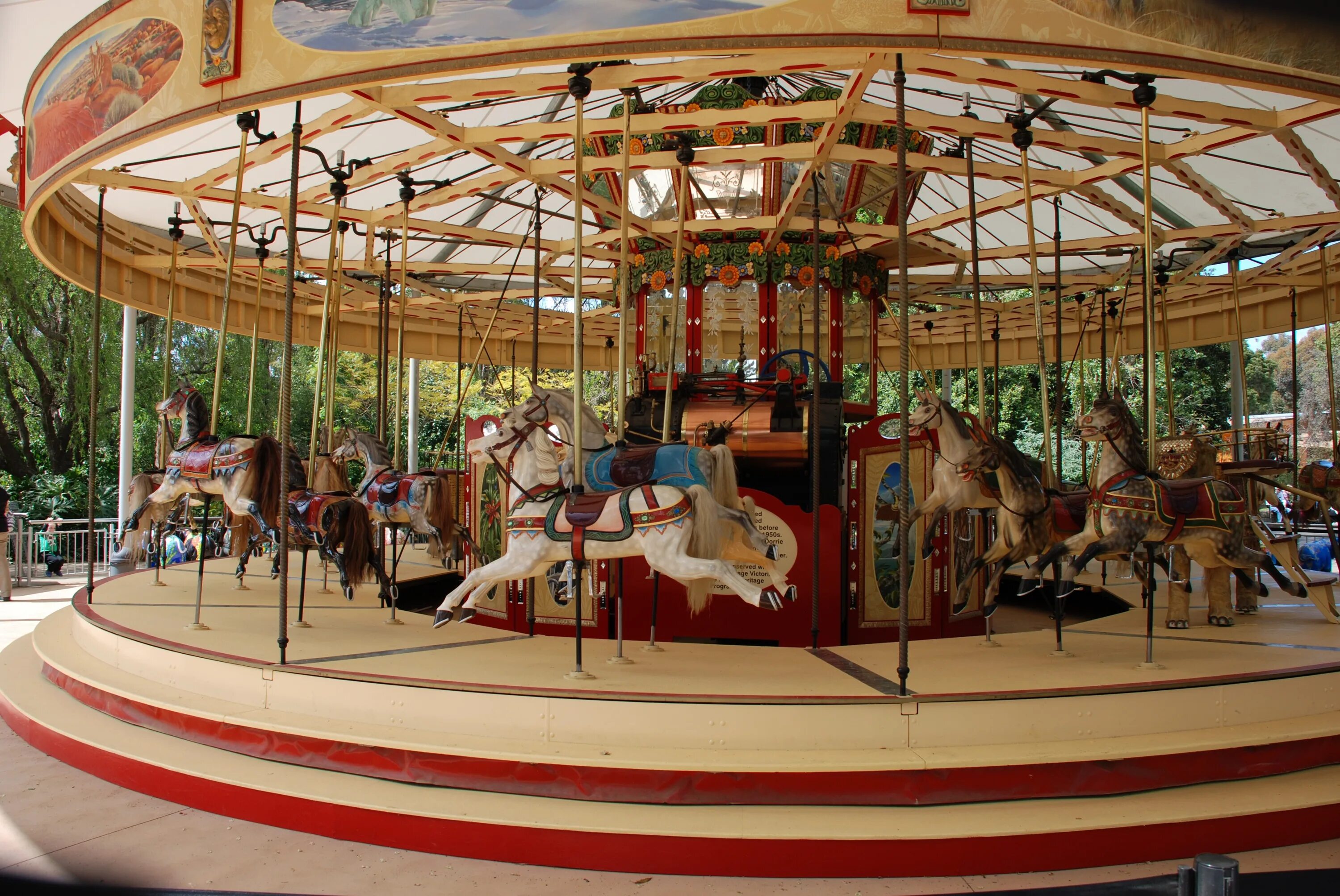 Go round about. Merry go round карусель. аттракцион merry go round. карусель (моноверсия). карусель с лошадками.