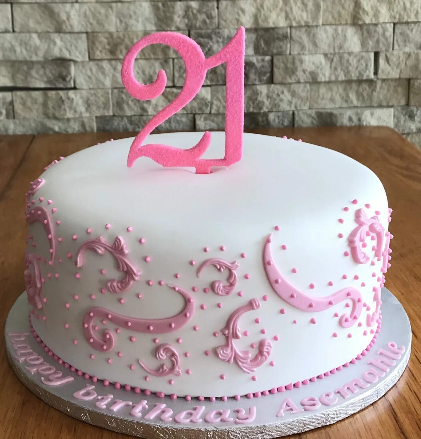 Поздравление с днем рождения 21 год дочери. Торт девочка. Торт на день рождения девочке. Торт для девушки. Тортик на день рождения девушке 20 лет.