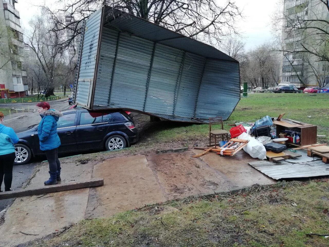 Ураган в москве вчера. Ураган в Москве. Ураган в Москве сейчас. Ураганный ветер в Москве. Последствия урагана в Москве.