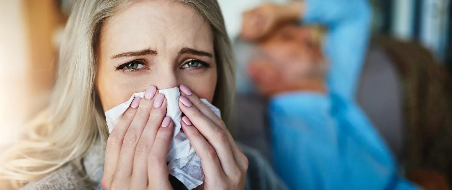 Taking a cold look. I-ten - taking a cold look. Женские простудиться. Больной вид простуды. Эмоция холода.