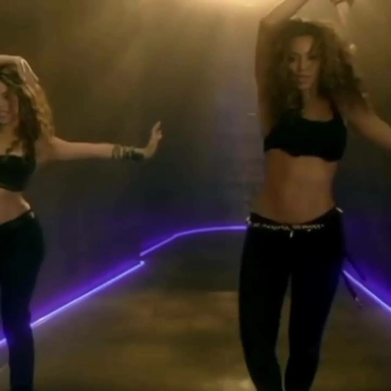 Beyonce & Shakira - beautiful Liar (2007). Beyonce feat Shakira beautiful Liar клип 2007г. Клипы beautiful