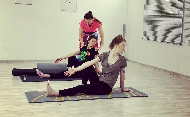 Ananda Yoga Moscow - студия йоги. Студия йога на аэродроме в Гатчине. Йога-студия Mia Yoga на Волхонке в Москве. Йога на пролетарской